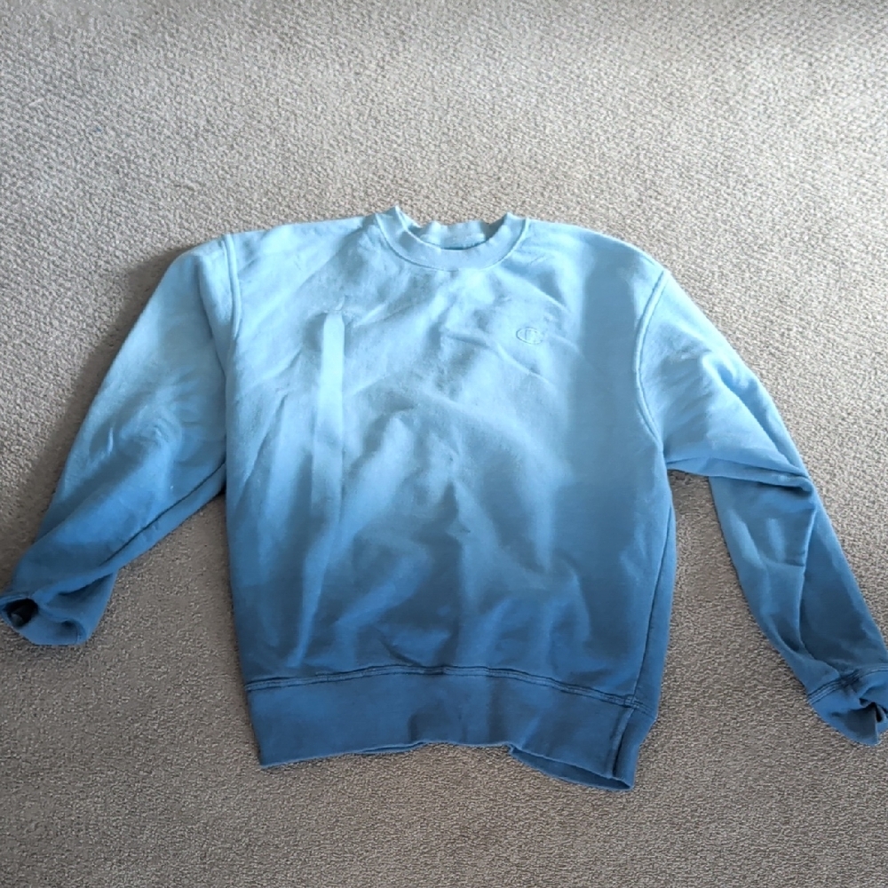 Champion Men's Gradient Light-to-Mid Blue Crewneck Sweatshirt
